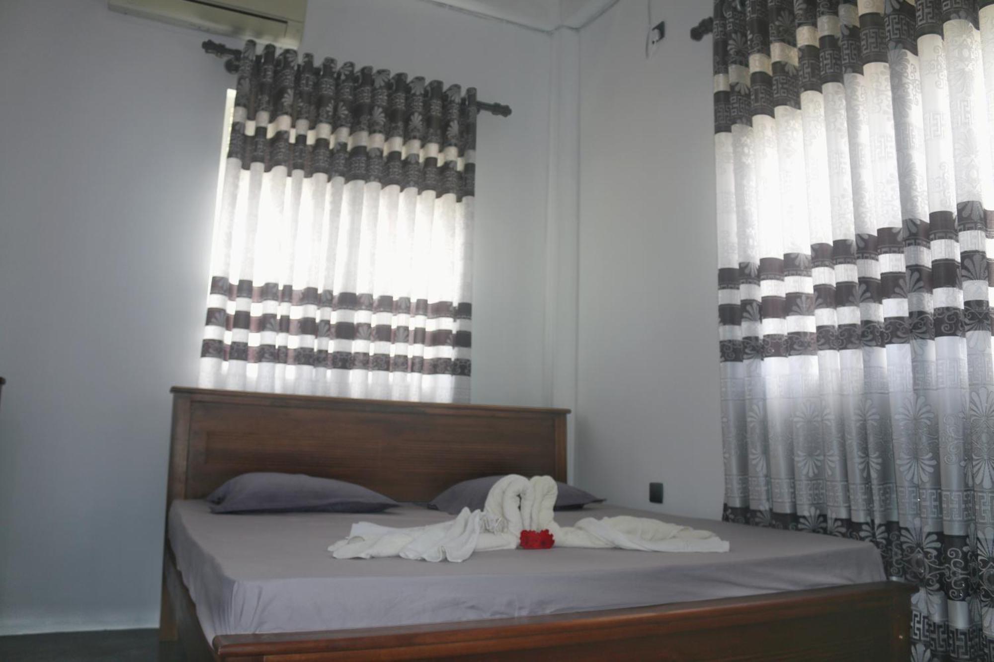 Dinuli Home Stay أهونغالا المظهر الخارجي الصورة